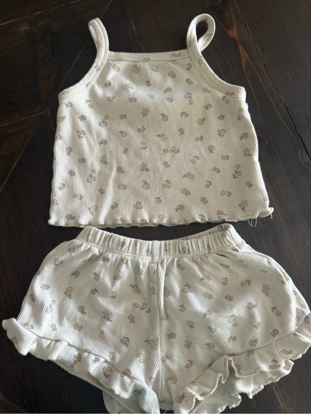 Quincy Mae Floral Cream Two Piece Tank and Shorts 18/24 Month